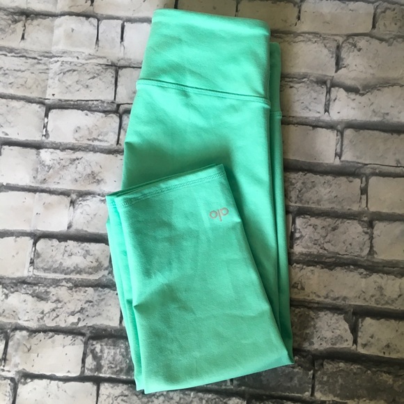 ALO Yoga Pants - Mint Green Yoga Capri Crop Leggings XS